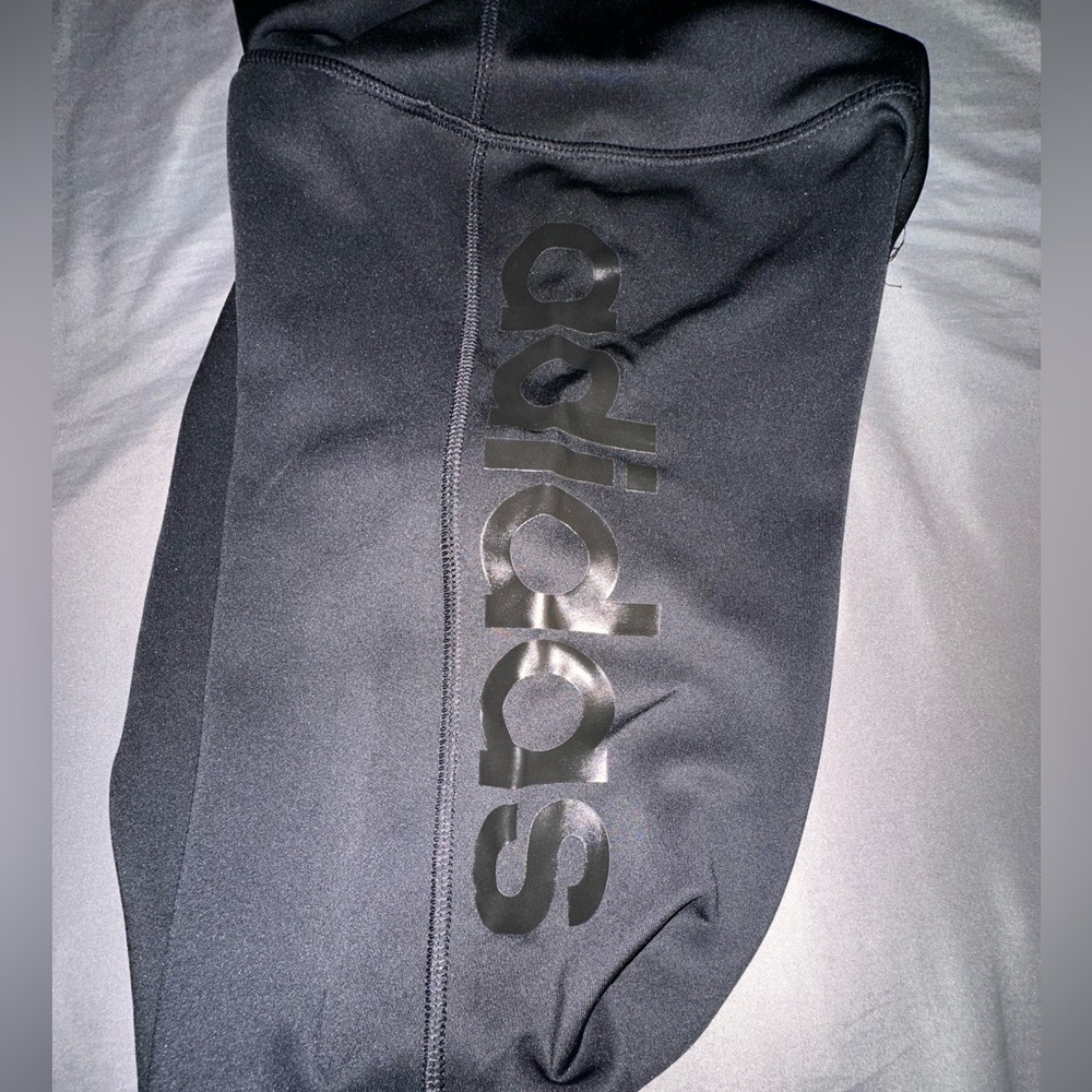 Size xs adidas workout leggings. Never worn.